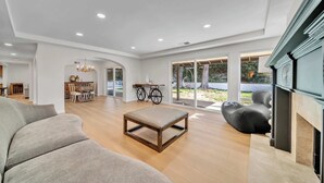 Unclassified image, 4 of 41, button - Modern 2-story Home in Thousand Oaks, Near LA Hotspots (Thousand Oaks)