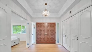 Unclassified image, 5 of 41, button - Modern 2-story Home in Thousand Oaks, Near LA Hotspots (Thousand Oaks)