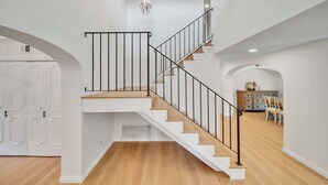 Unclassified image, 3 of 41, button - Modern 2-story Home in Thousand Oaks, Near LA Hotspots (Thousand Oaks)