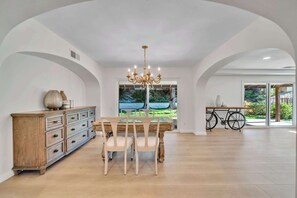 House, Multiple Beds, Patio, Garden View (3938 Thousand Oaks) | Interior