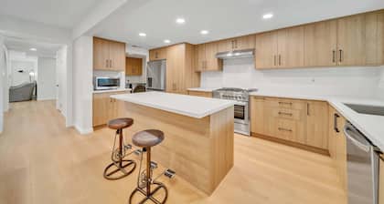 Modern 2-story Home in Thousand Oaks, Near LA Hotspots