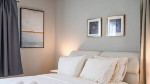 3 bedrooms, individually decorated, individually furnished, bed sheets - Luxury Modern Retreat With Spacious Yard & Premium Comfort (Monrovia)
