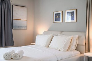 Casa, várias camas, varanda, vista para o jardim (333 Monrovia) | 3 quartos, individualmente decorados, individualmente mobiliados