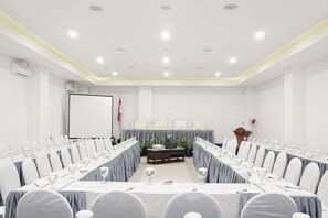 Lobby-lounge