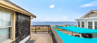 Direct Ocean Views! 2 Double Beds + Kitchenette (108)