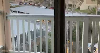 Cozy condo in beautiful Corpus Christi with AC, WiFi