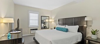 Spacious 2-Bedroom King Suite - Comfort & Style | Sleeps 5
