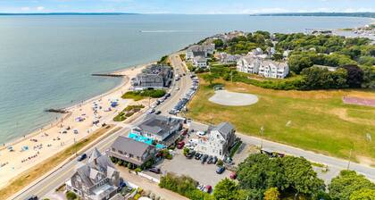 Cozy 1 Queen Bed Escape Near Beach & Fun