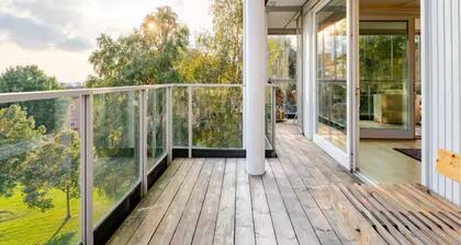 Spacious 3-bedroom with 3 balconies, 2 bthrms, sea view and free indoor parking