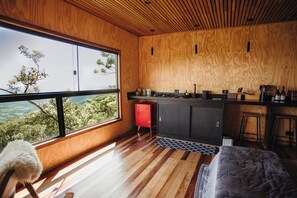 เคบิน (Patagonia) | ครัวส่วนตัว | ตู้เย็นเล็ก, เตาประกอบอาหาร, เครื่องครัว/จาน/ช้อนส้อม