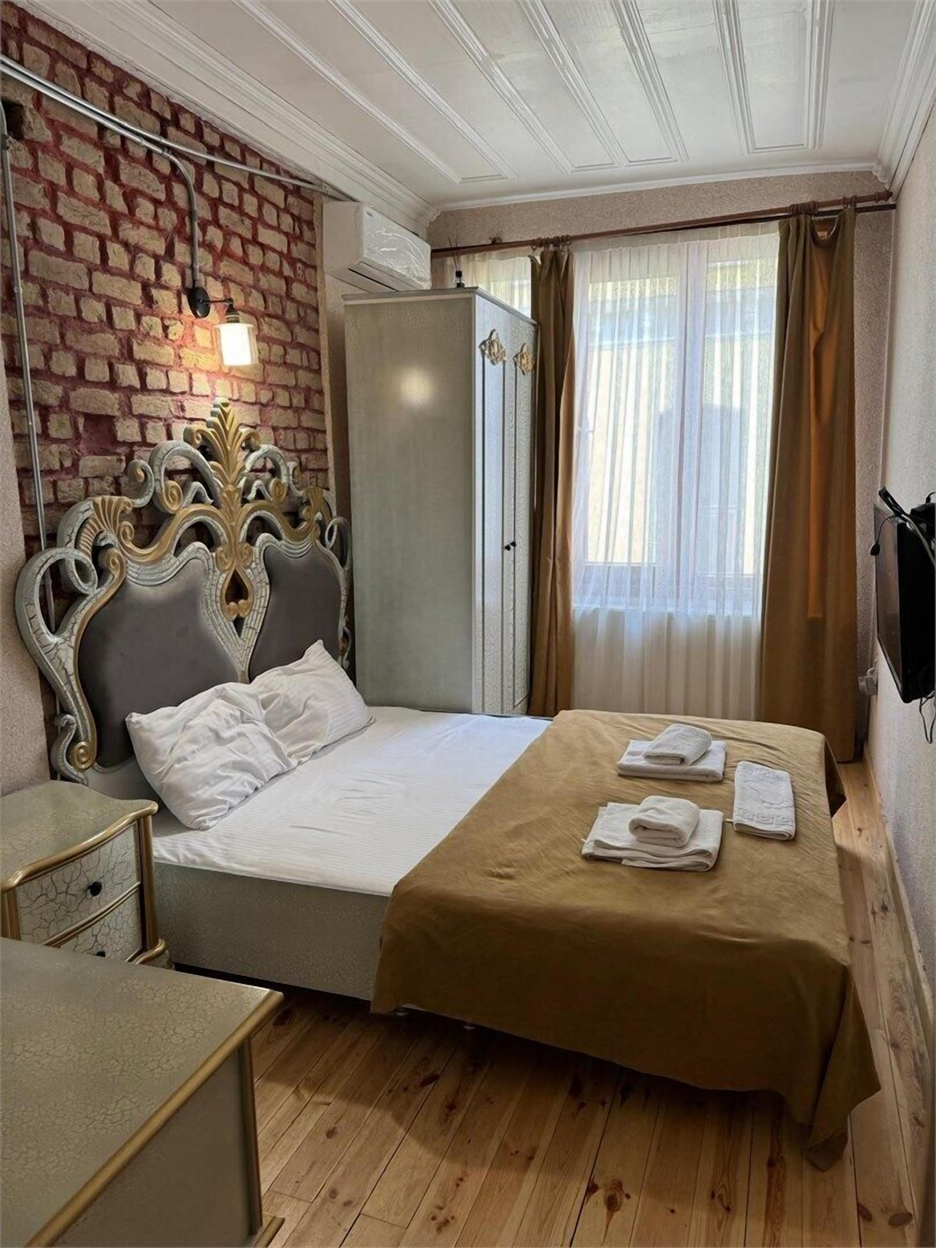 In-room safe, desk, laptop workspace, soundproofing