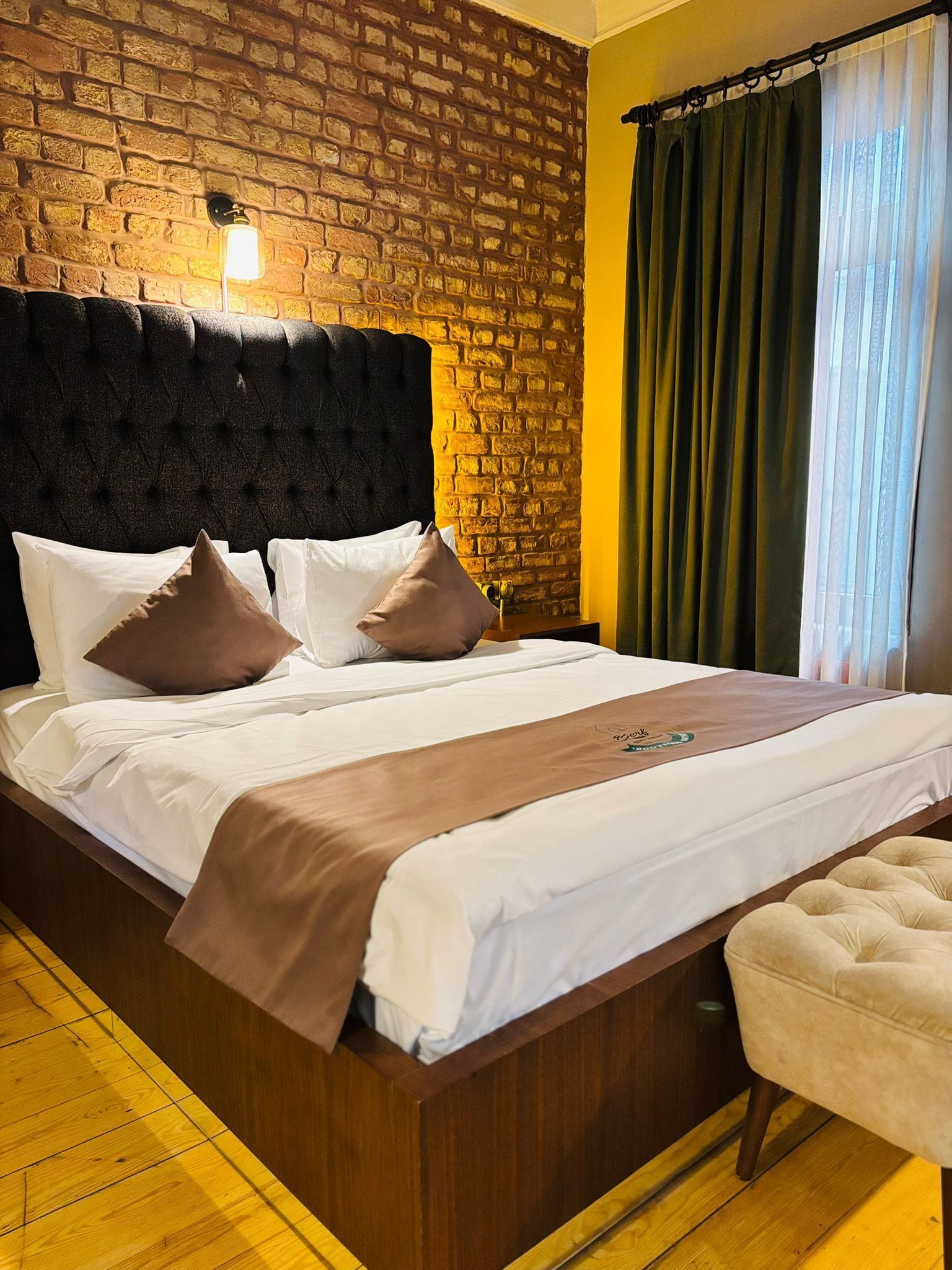 Habitación Deluxe | Caja de seguridad en la habitación y escritorio 