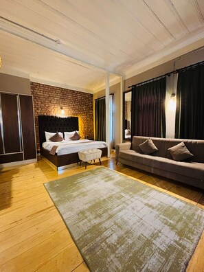 Habitación Deluxe | Caja de seguridad en la habitación y escritorio 