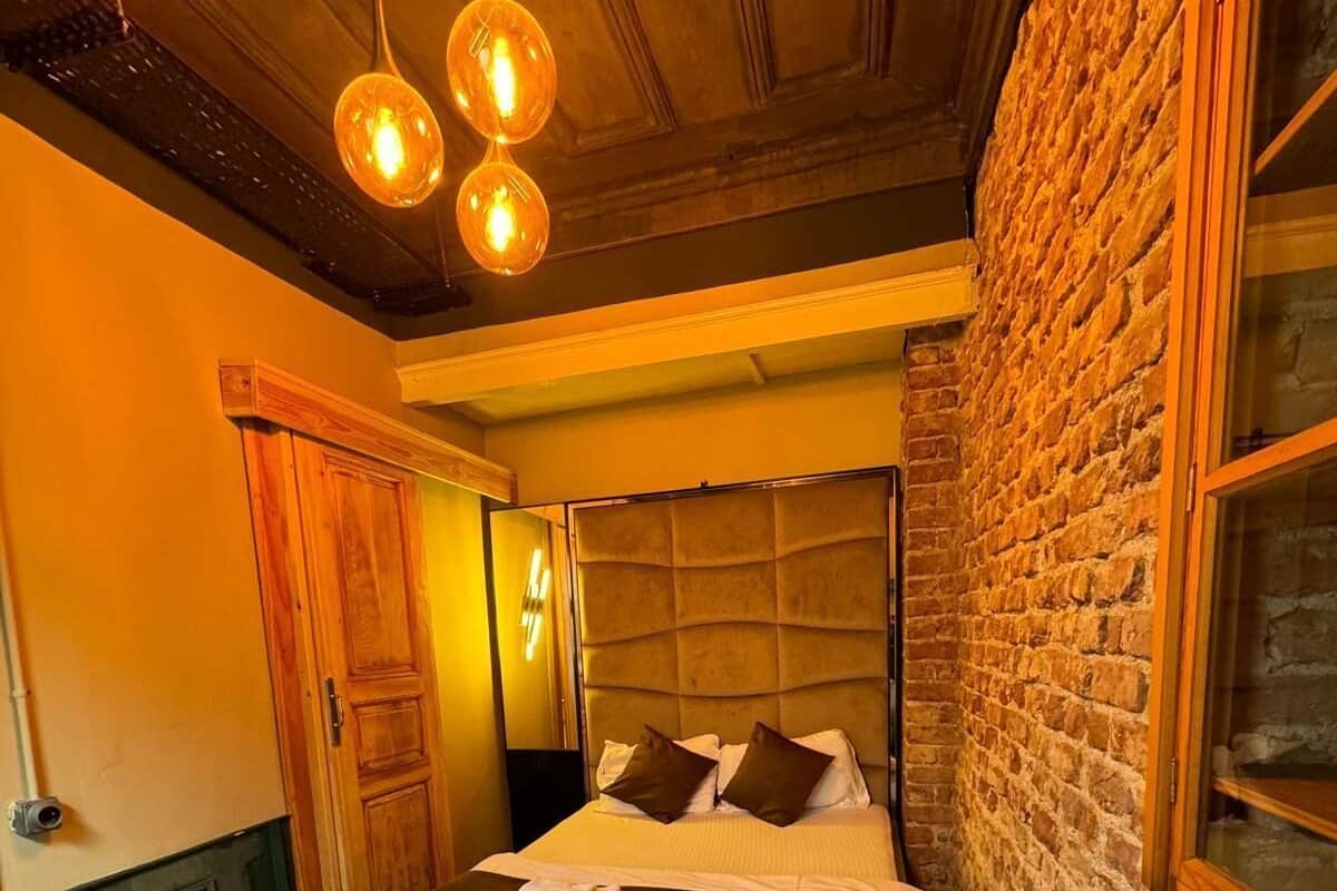 Standard Room, 1 Bedroom | In-room safe, desk, laptop workspace, iron/ironing board