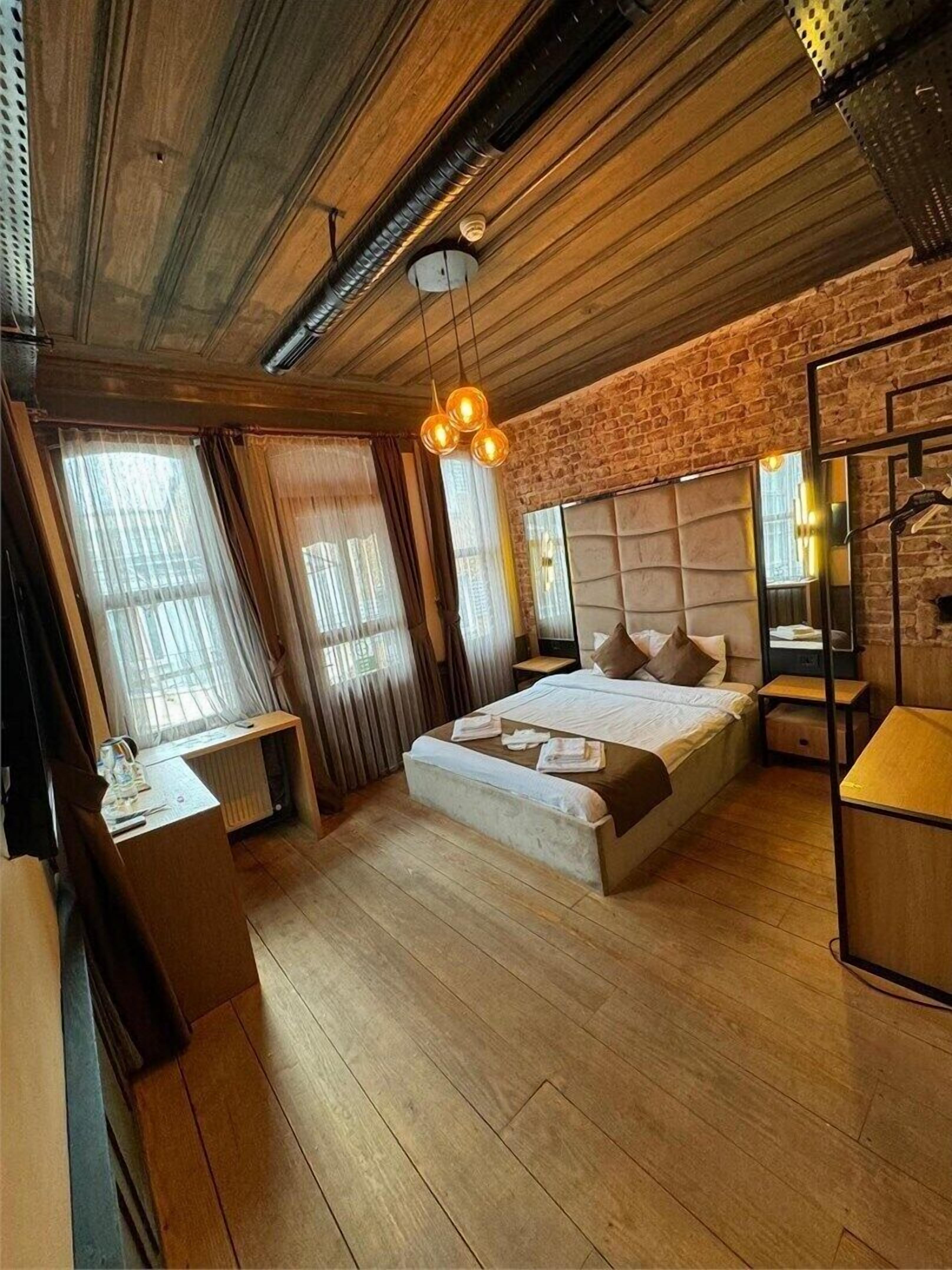 In-room safe, desk, laptop workspace, soundproofing