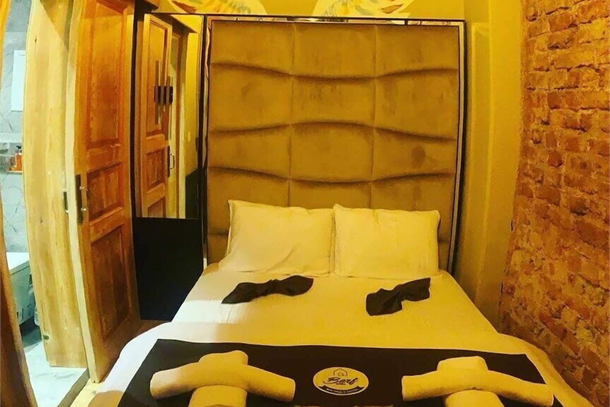 In-room safe, desk, laptop workspace, soundproofing