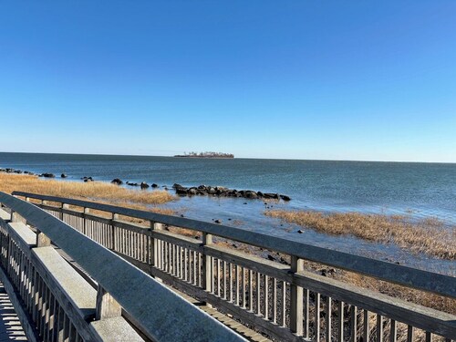 Stunning Sunsets & Coastal Charm in Milford!
