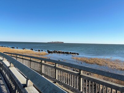 Stunning Sunsets & Coastal Charm in Milford!