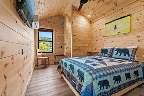 2 bedrooms, desk, iron/ironing board, WiFi