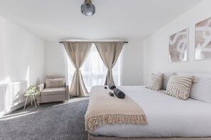 3 bedrooms, iron/ironing board, internet, bed sheets