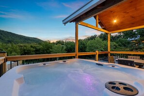 Bañera de hidromasaje al aire libre