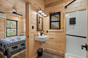 2 多间卧室、WiFi