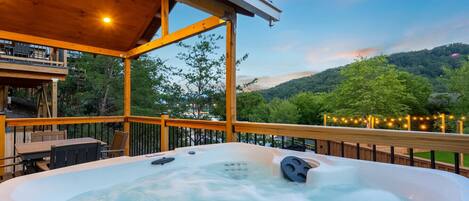 Outdoor spa tub