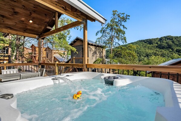 Outdoor spa tub