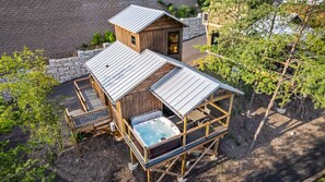 Outdoor spa tub