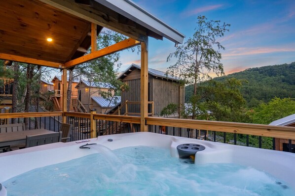 Outdoor spa tub