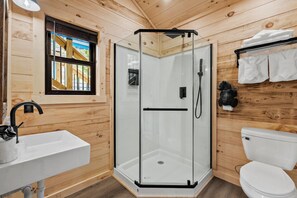 Bathroom - TreeLodge, Downtown Pigeon Forge (Pigeon Forge)