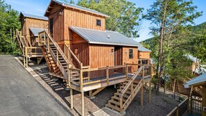 Exterior - TreeLodge, Downtown Pigeon Forge (Pigeon Forge)