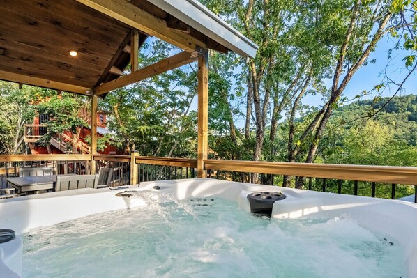 Outdoor spa tub