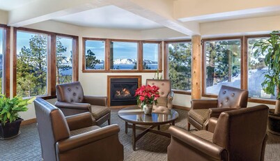 Terrific hotel suites next to Heavenly Stagecoach Resort