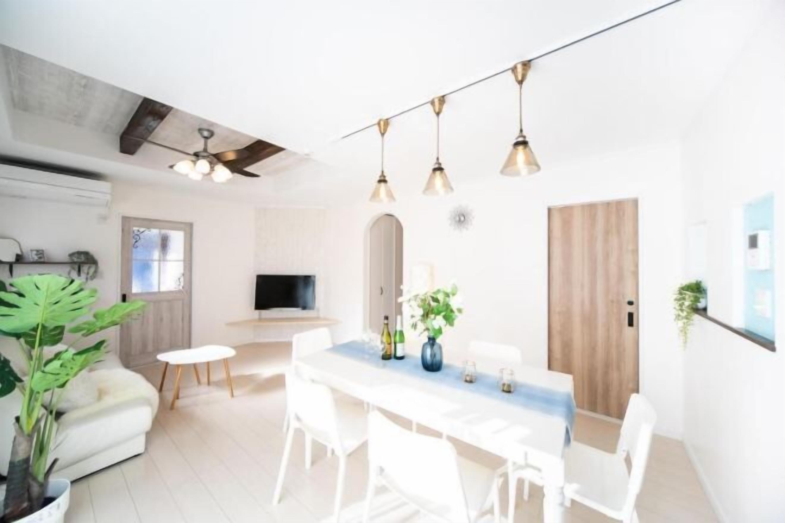 Tabla de planchar con plancha 