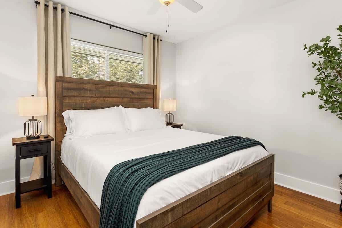 8 chambres, fer et planche à repasser, lit parapluie, Wi-Fi