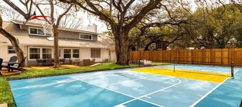 8 BR Sleeps 22 Pickleball Heated Pool .5 Acre Golf