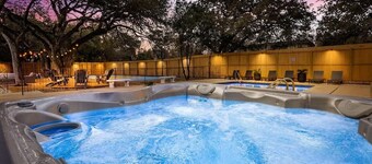 8 BR Sleeps 22 Pickleball Heated Pool .5 Acre Golf