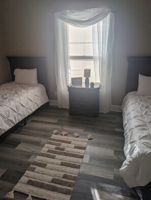 3 bedrooms, iron/ironing board, WiFi, bed sheets