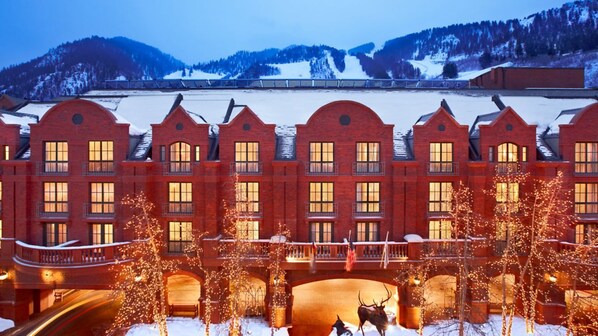 Exterior - Luxury St Regis 2 Bed 3 Bath 1641sq Condo with 2x Daily Housekeeping (Aspen)