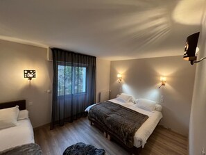 2 habitaciones, tabla de planchar con plancha y internet 