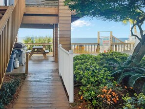 Outdoor dining - Amazing 3-Bed Condo with HUGE porch on the beach (Panama City Beach)