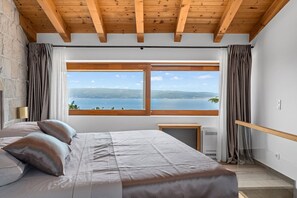 3 slaapkamers, een strijkplank/strijkijzer, gratis wifi, beddengoed