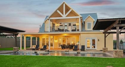 Gorgeous Lakefront Home, Possum Kingdom Lake peninsula! Best Views in the Area!