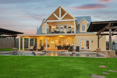 Gorgeous Lakefront Home, Possum Kingdom Lake peninsula! Best Views in the Area!