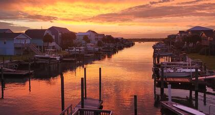 NEW! Steps to beach, Ultra Premium, Free Early Check-in Sun-Sun, Kayak, Hot Tub,