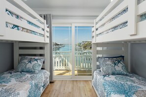 7 bedrooms, in-room safe, desk, iron/ironing board