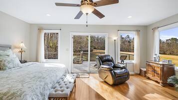 4 chambres, bureau, fer et planche à repasser, lit parapluie