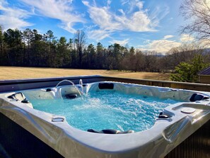 Outdoor spa tub - MTN Views/Hot Tub/Firepit/Near AVL, Hiking, Biltmore, French Broad River let in. (Arden)