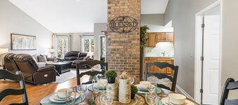 MTN Views/Hot Tub/Firepit/Near AVL, Hiking, Biltmore, French Broad River let in.